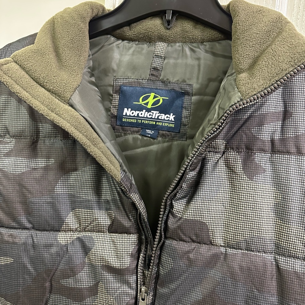 mens nordictrack puffer vest - Picture 2 of 3